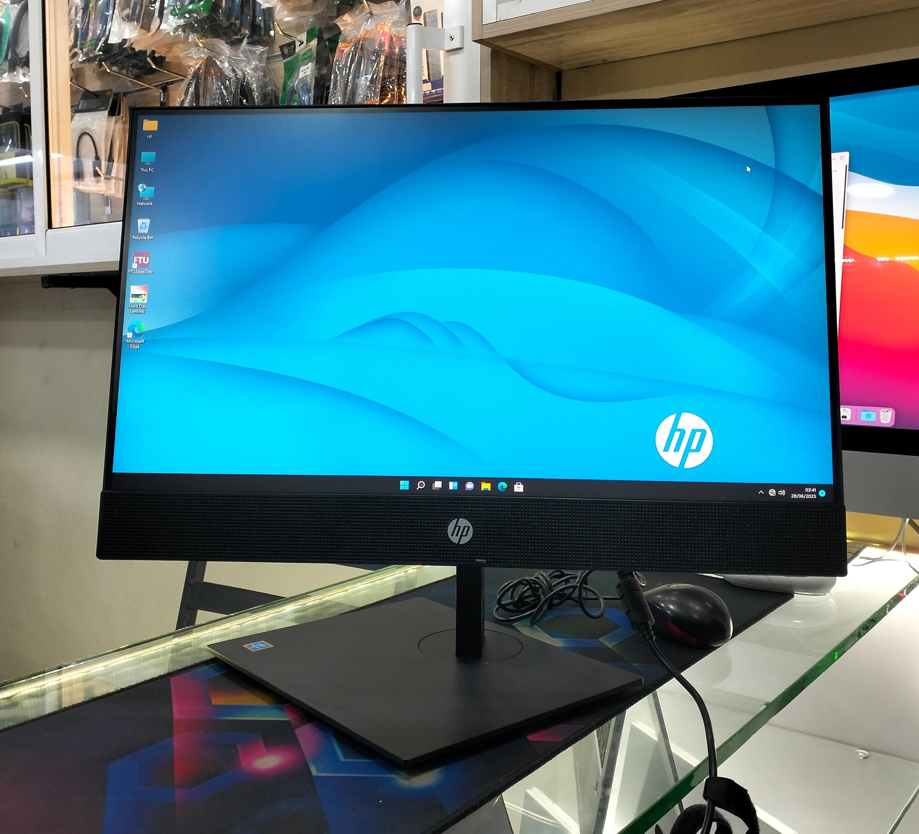 Hp 24' edge to edge monitor